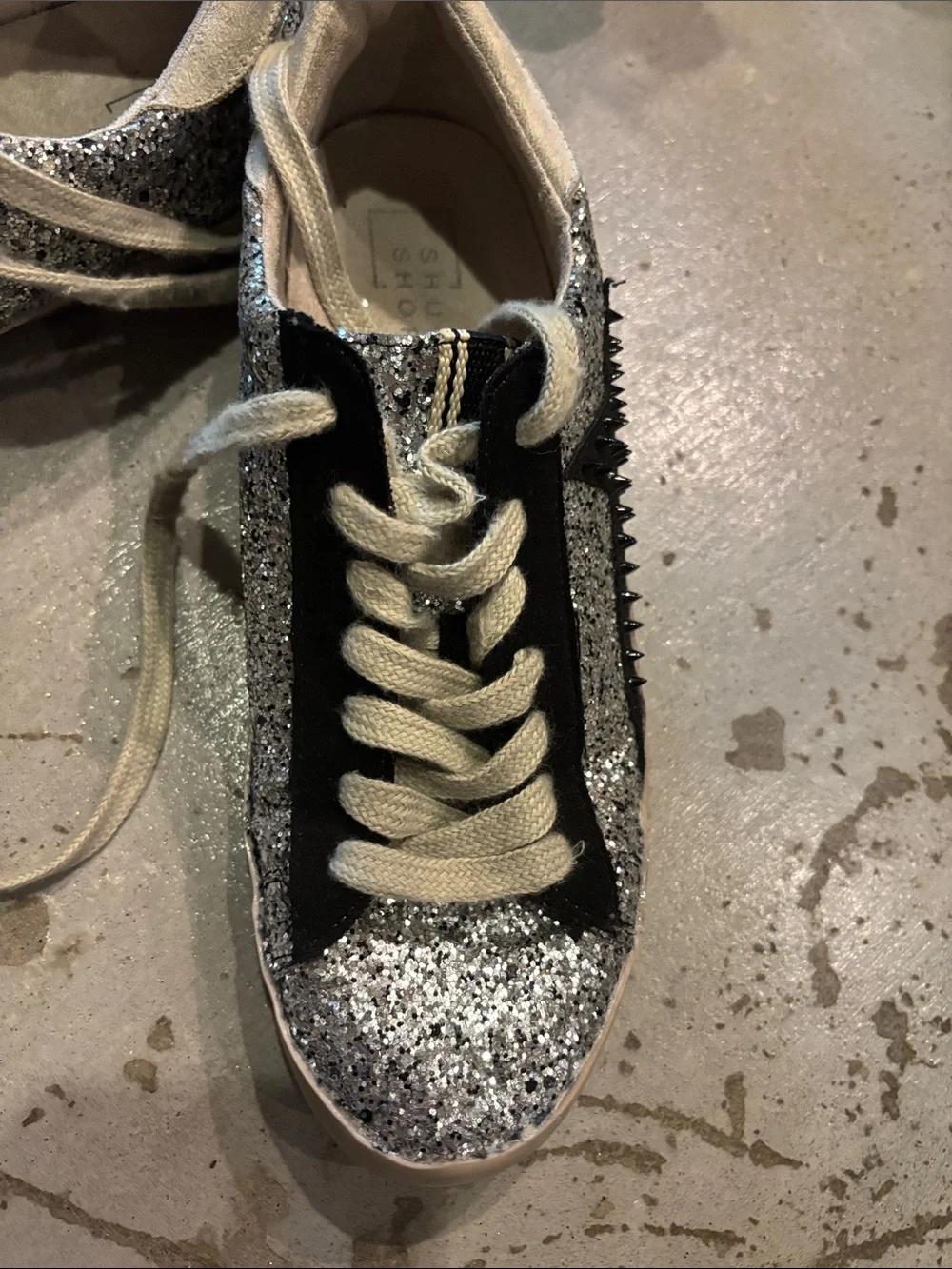 Shu shop size 9 Silver Glitter Low-Top Women's Sneakers with Black Star- so fun!